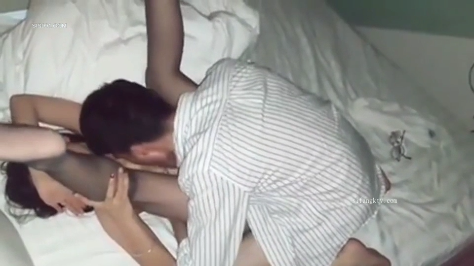 clip sex:Em dang chân cho anh liếm