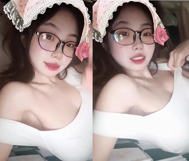 Em gái dễ thương gạ bạn đến nhà chịch nhau - sex vn