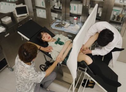 Bác sĩ chịch luôn bệnh nhân đang đi khám - clip sex